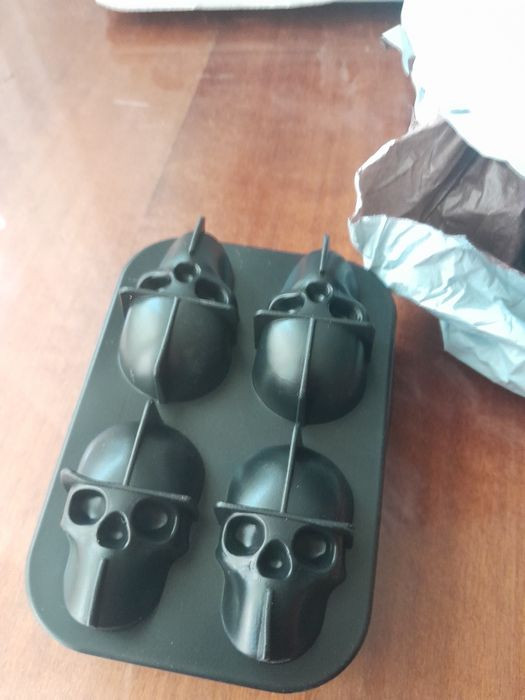 Форма для льда, череп