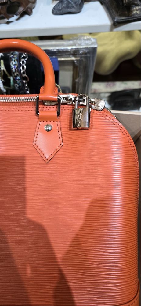 Louis Vuitton Epi Alma PM оригинална