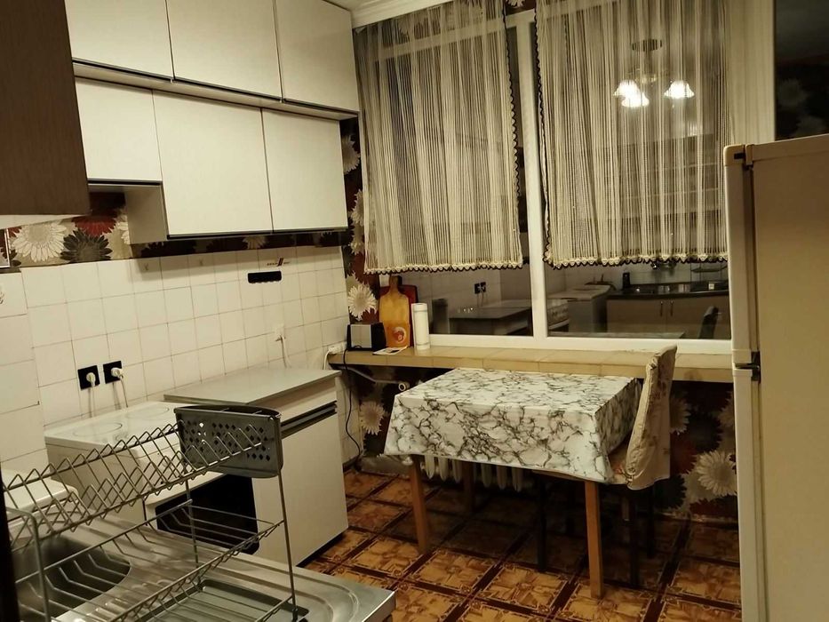 Просторен слънчев двустаен до Английската гимназия в Стрелбище