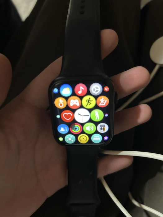 Смарт часы в хорошем состоянии зарядное устройство есть , все роботает