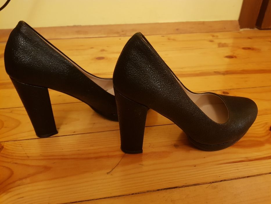 Продавам 3 чифта дамски обувки