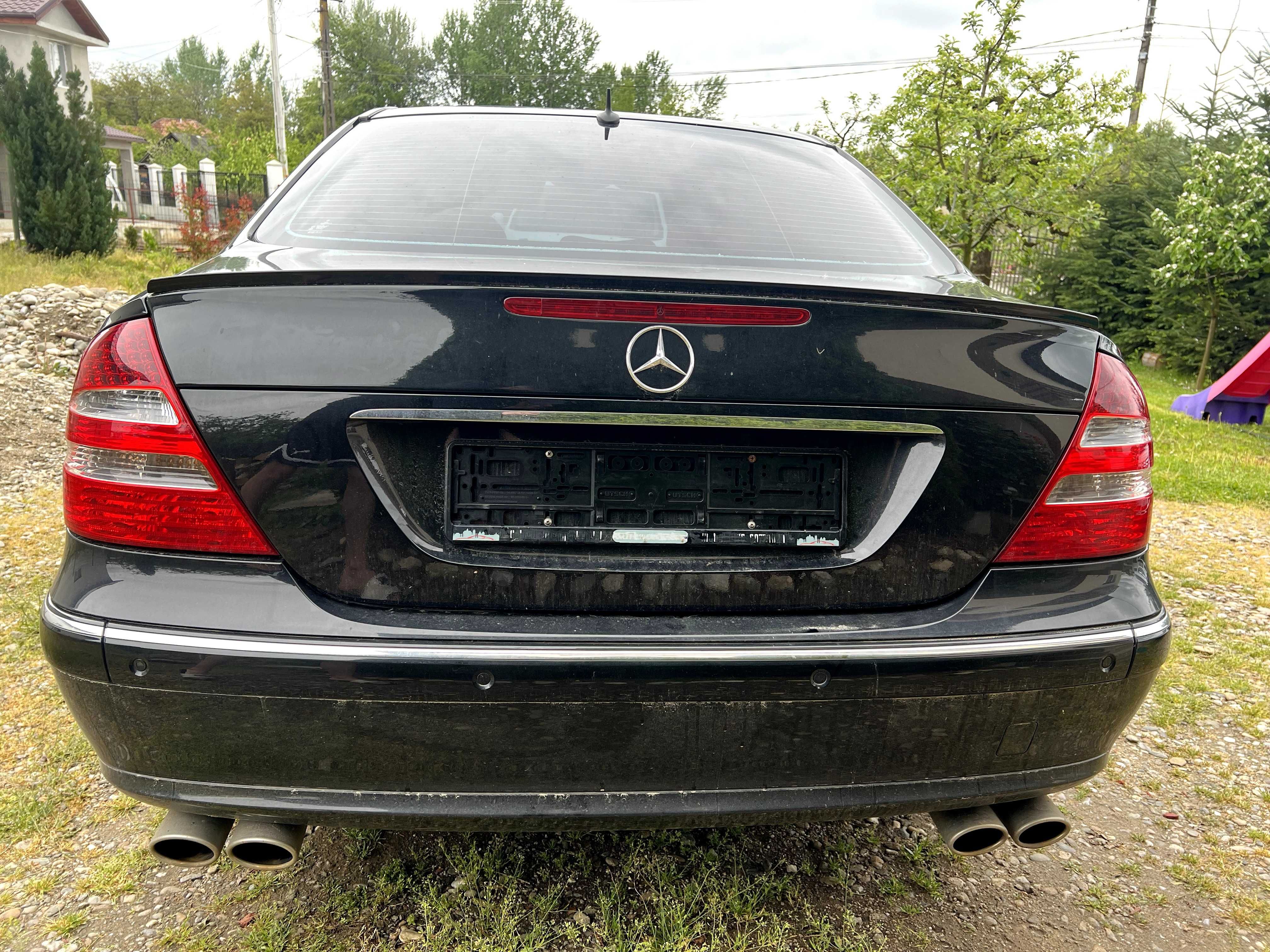 Mercedes E500 V8 - W211