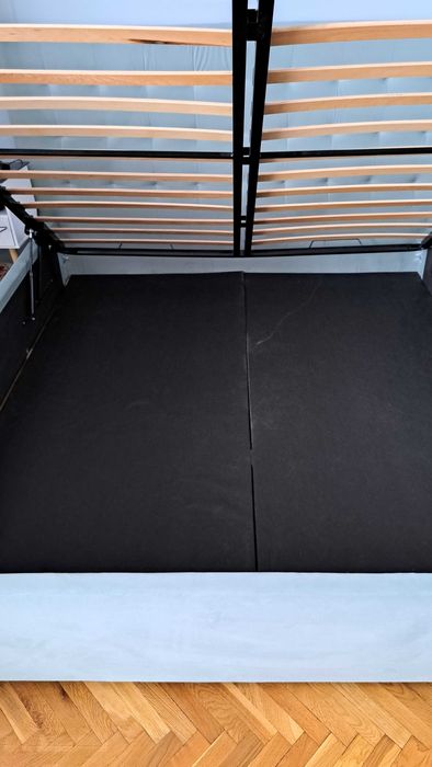 Pat 180 x 200 tapitat, cu somiera rabatabila , depozitare si saltea