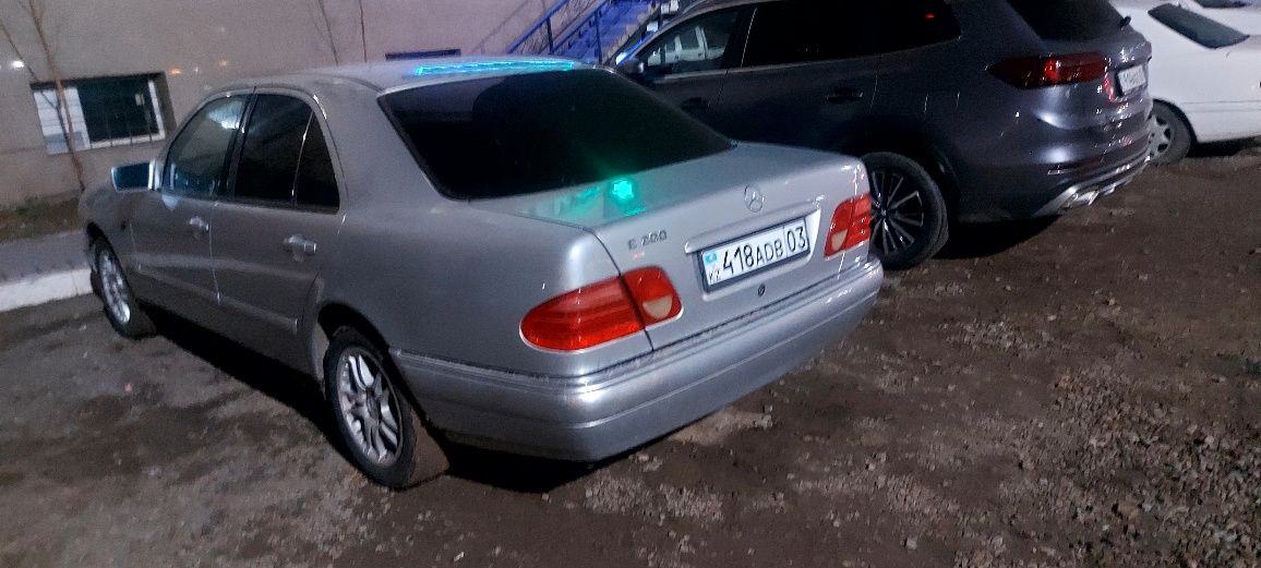 Продам авто мерседес 210