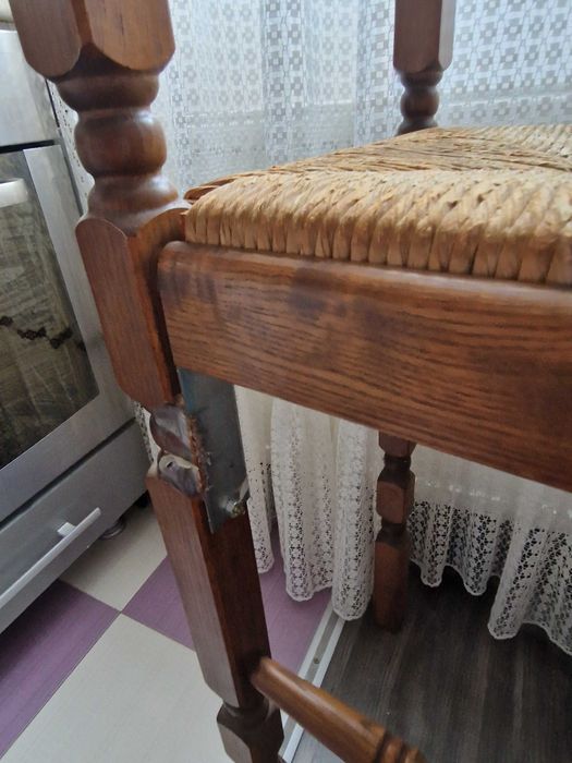 Scaun cu spatar ( bar sau insula ) din lemn esenta tare