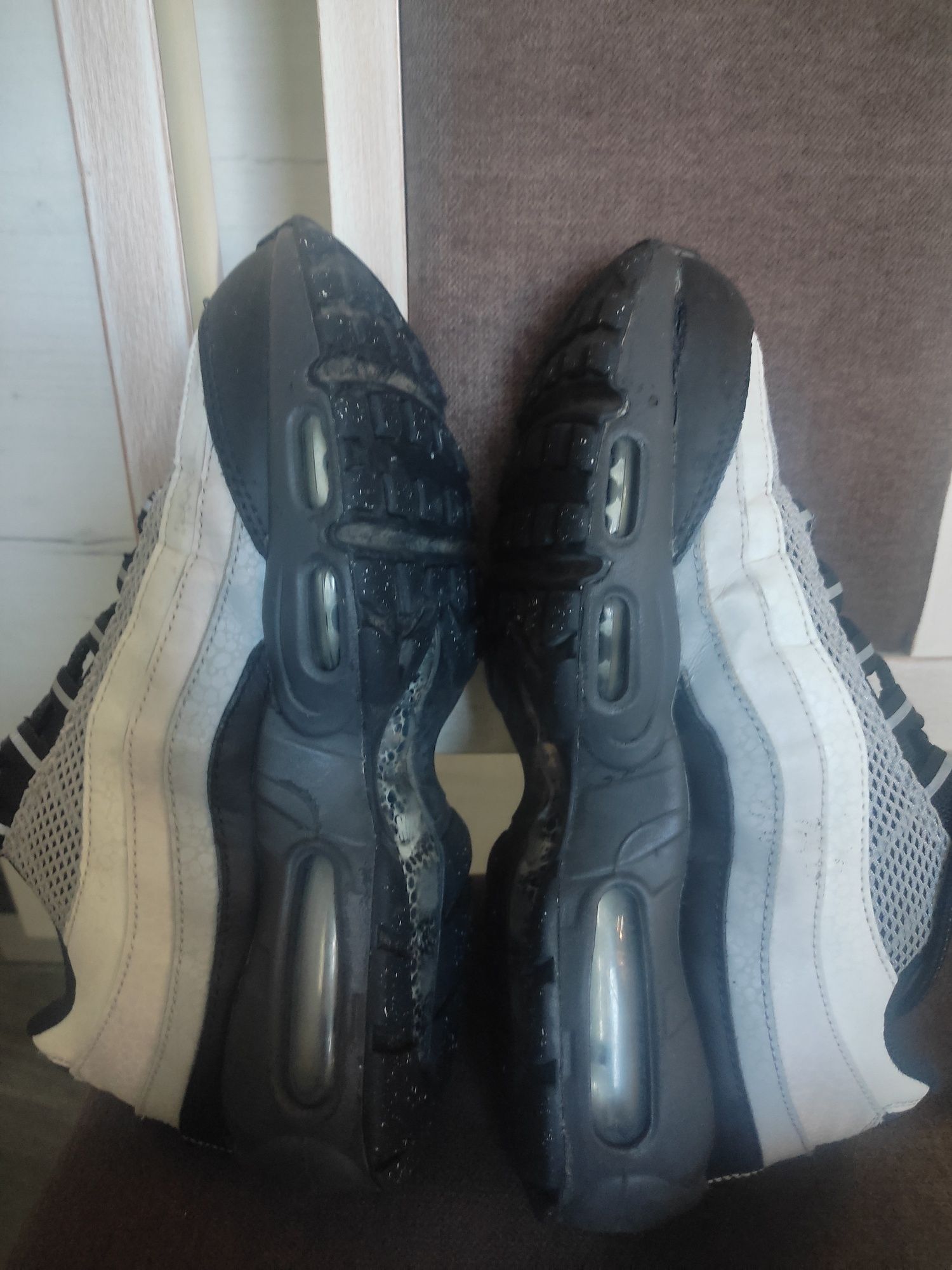 Nike Air Max 95,кожа и текстил 37/5също бели и черни номер 40