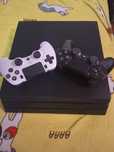 Vând PS4 PRO in stare foarte buna