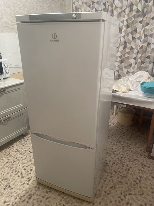 Продам холодильник