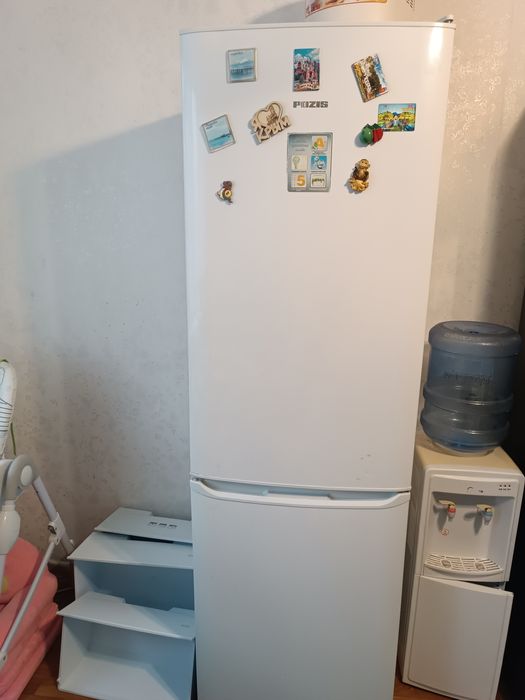 Продам холодильник двухкамерный Pozis работает хорошо