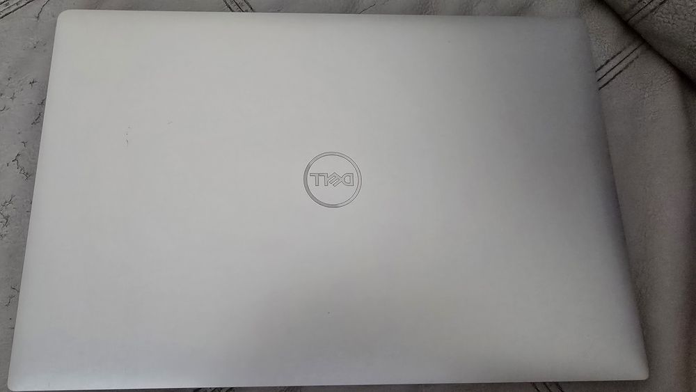Dell xps 15 7590 4K touch i7-9750H 32GB RAM GTX1650 4GB 512gb ssd