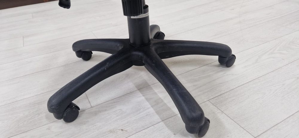 Почти новые кресла