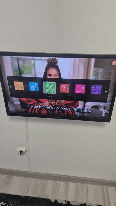 Vând TV 80 cm telefunken+suport perete.