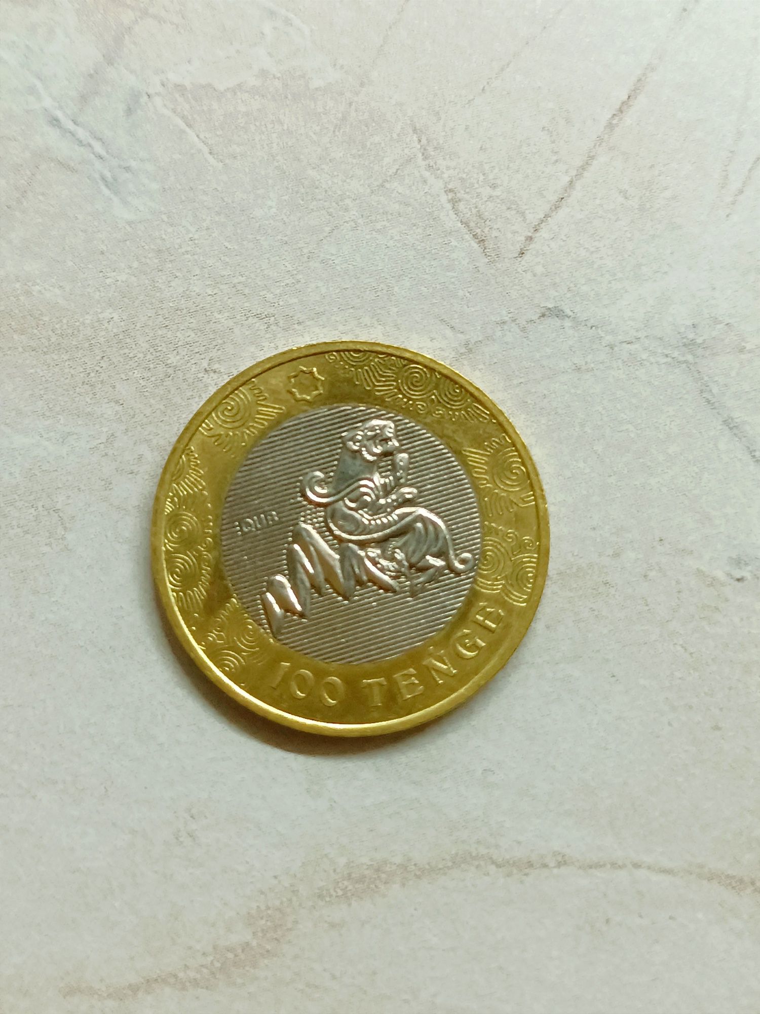 Коллекционная монета 100тг со снежным барсом