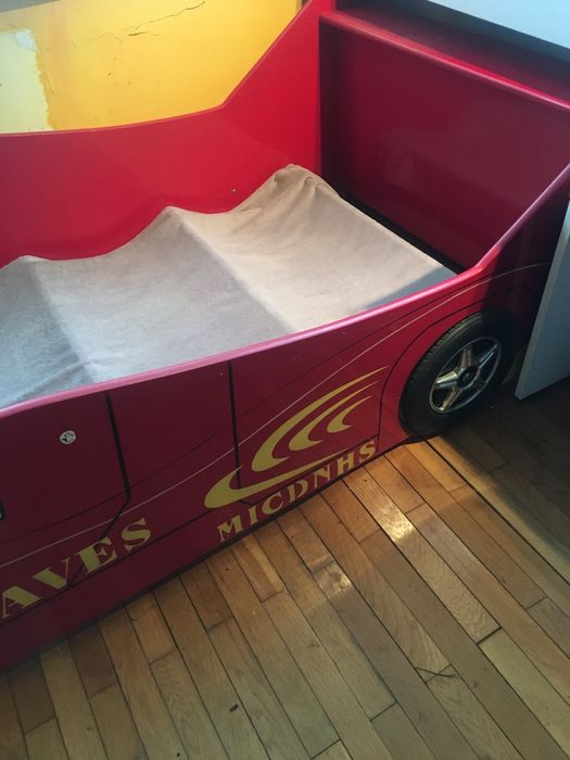 Легло кола с фарове