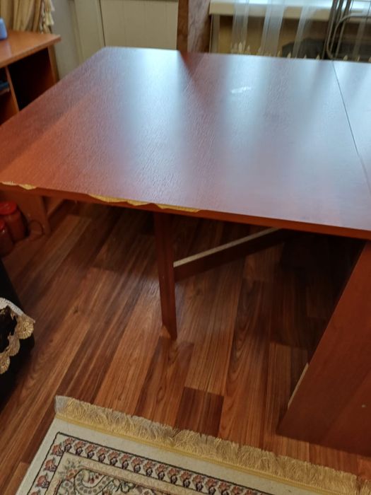 Продаю стол  в хорошем состояние