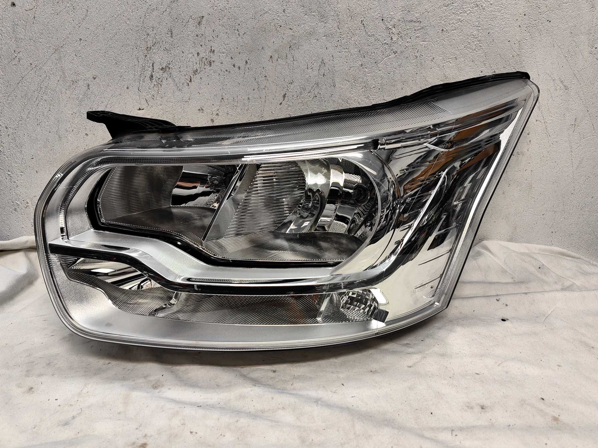 Оригинален фар Форд Транзит  Ford Transit Led