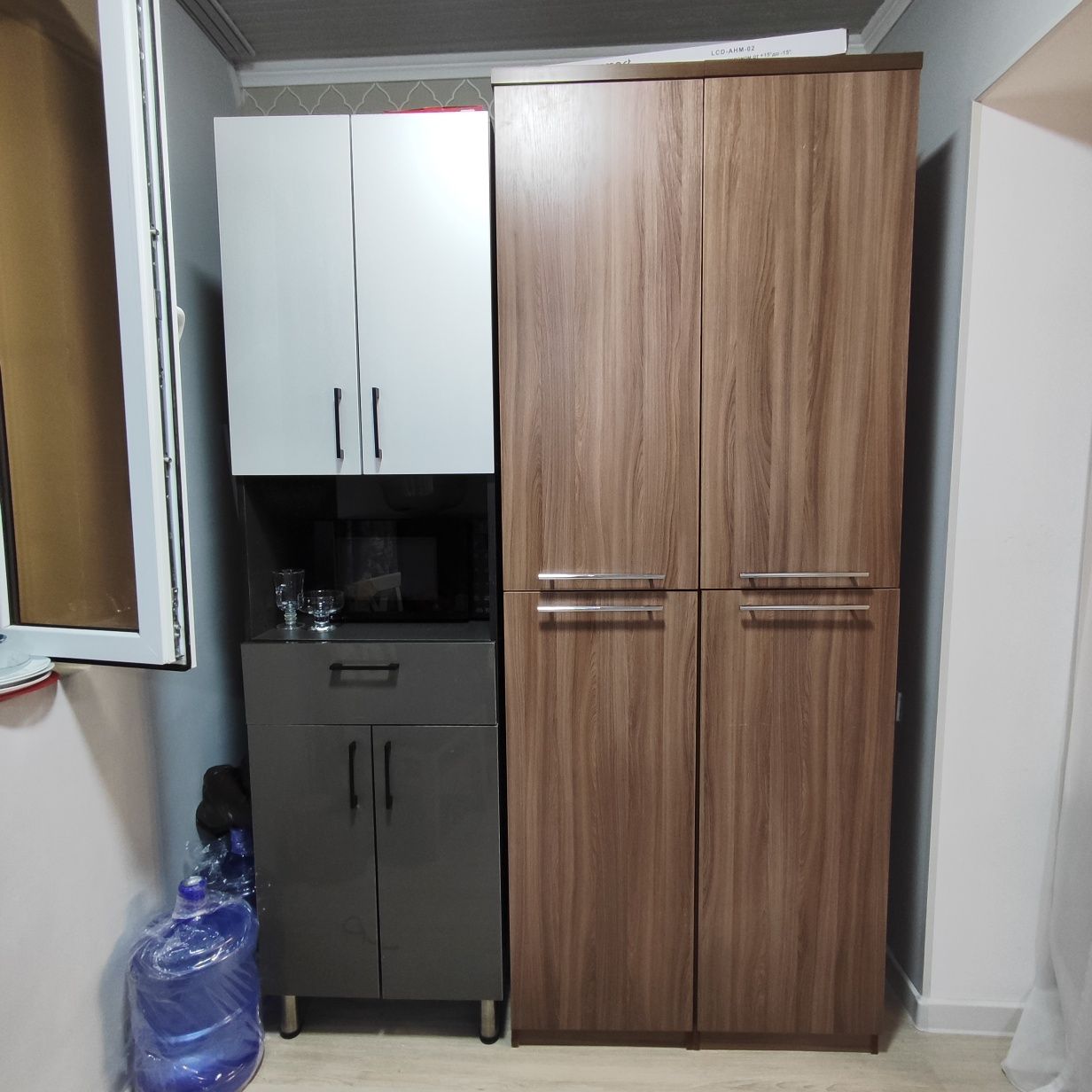 Продам пылесос и 2 одинаковых шкафа пинал, и один для кухни пенал.