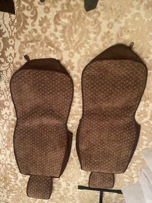 Чехлы на авто универсальные в отлияном состоянии