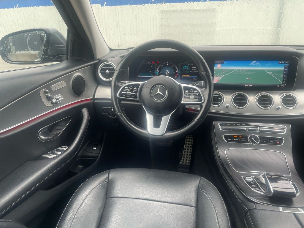 Mercedes -Benz E200 / 194hp / Bord digital