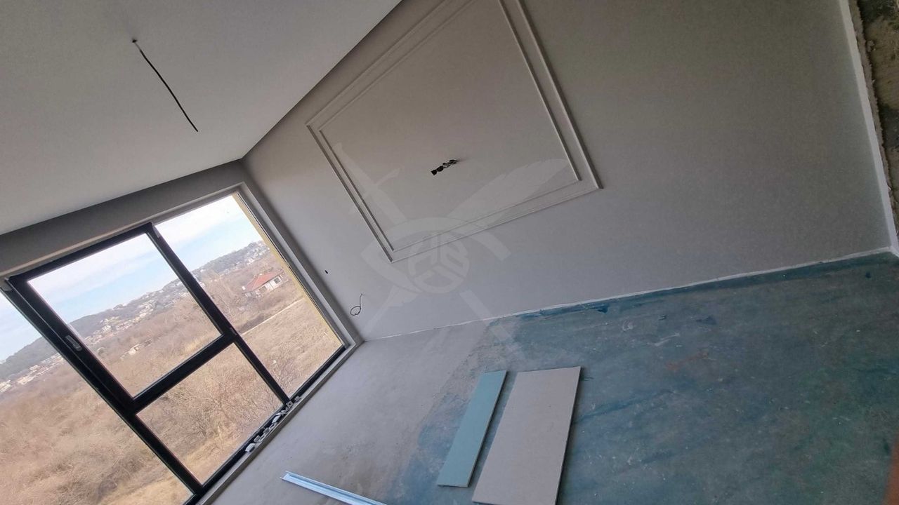 Продава се Двустаен апартамент в к.к. Св.Св. Константин и Елена - 71 кв.м за 2324 €/кв.м - Снимка #2