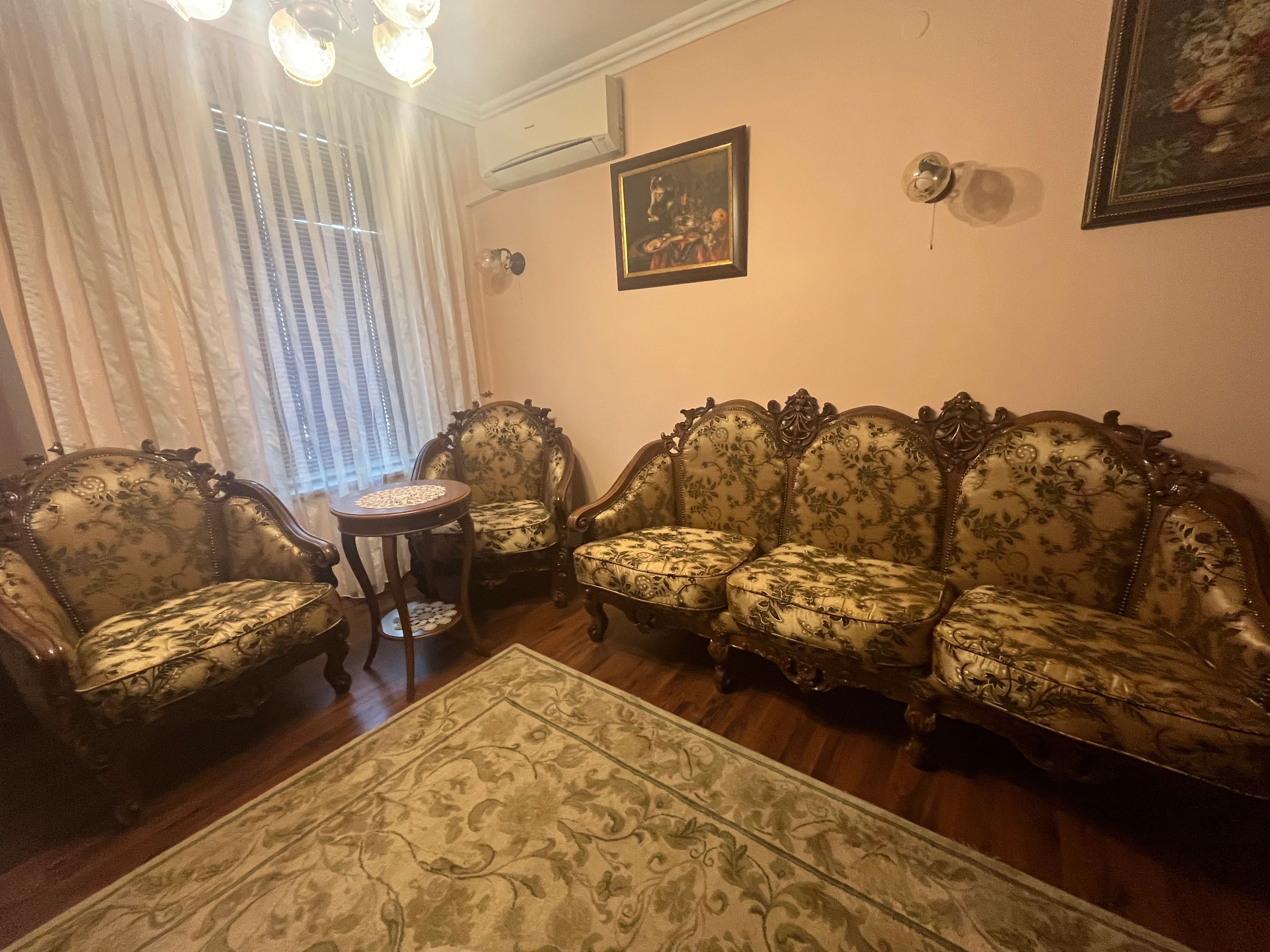 Античен холов комплект – Барокова елегантност от масивно дърво