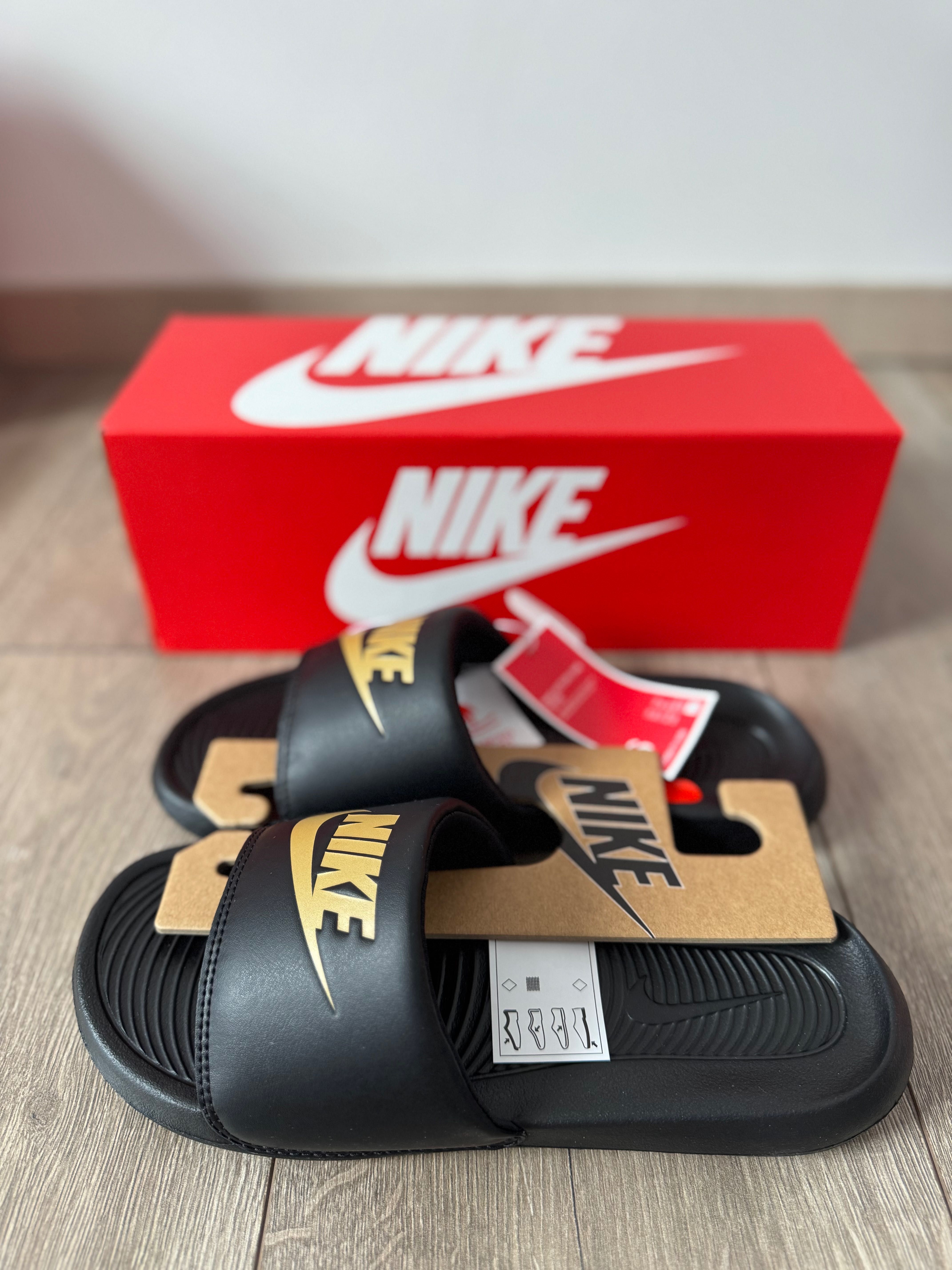 Чехли Nike / 38.5 , 40 и 42.5