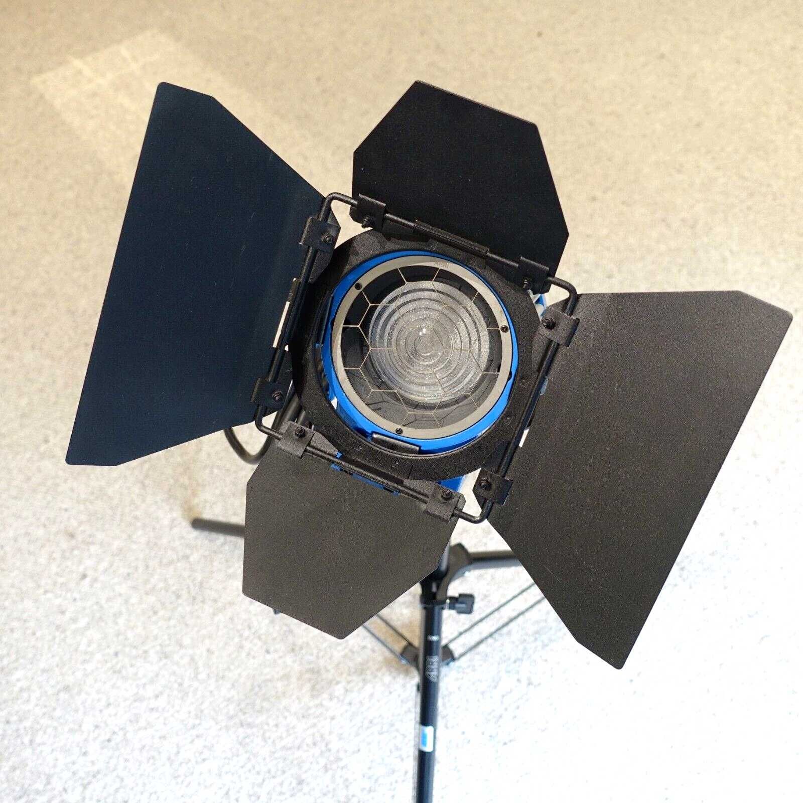 ARRI 300 Plus 300W Fresnel + ARRI 050MKA Light Stand