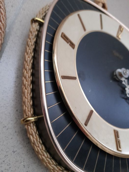 Doua ceasuri Retro pe frânghie