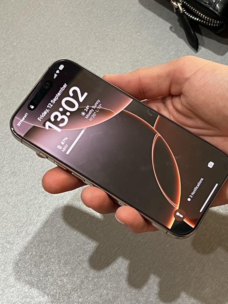 iPhone 16 pro с 128 GB памет
