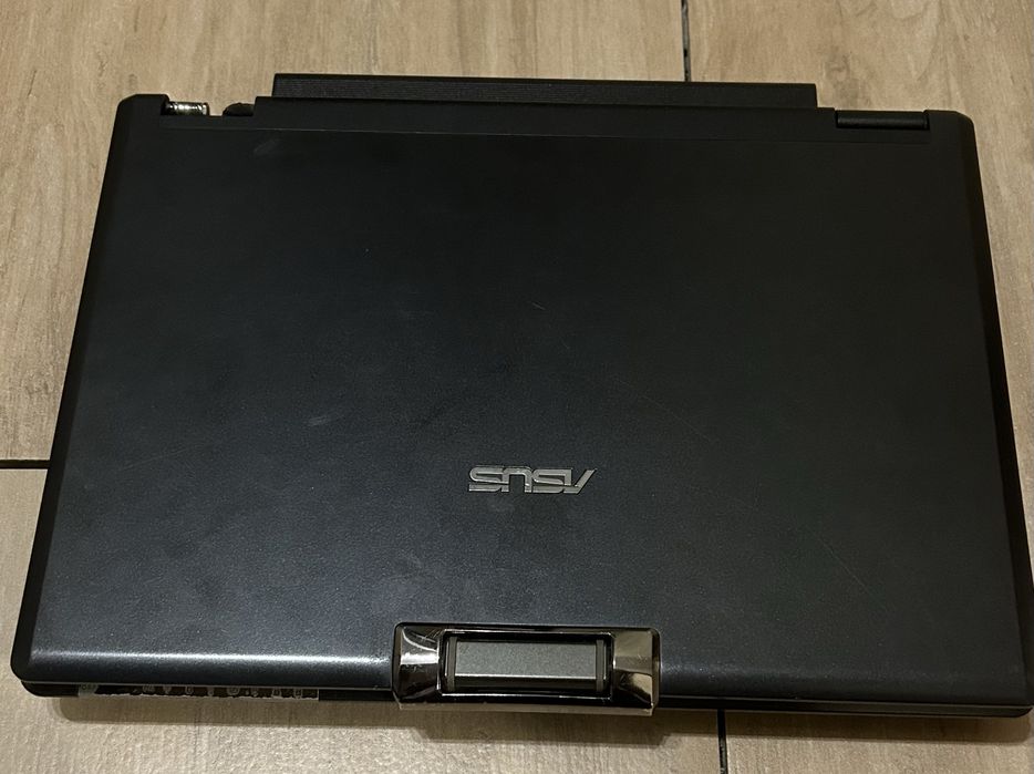 Ноутбук на запчасти