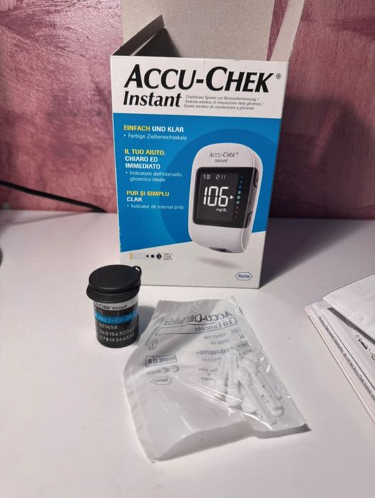 Aparat de glicemie/glucometru wireless, Accu-Chek Instant