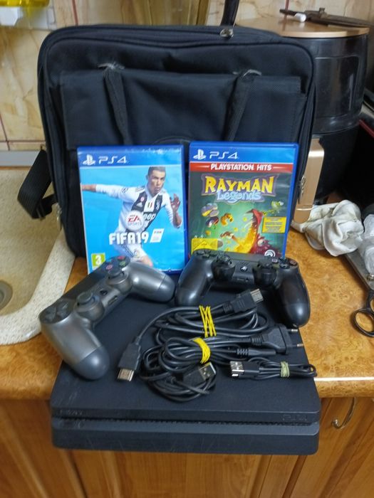 Consola PS4 slim