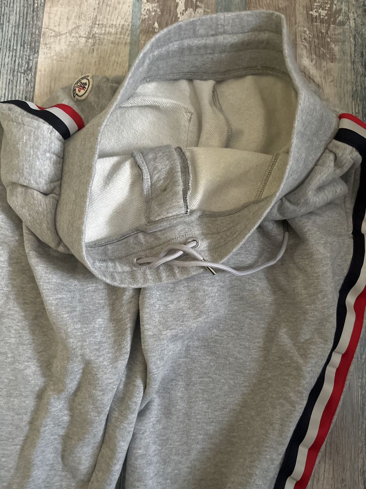 Долница moncler уникална