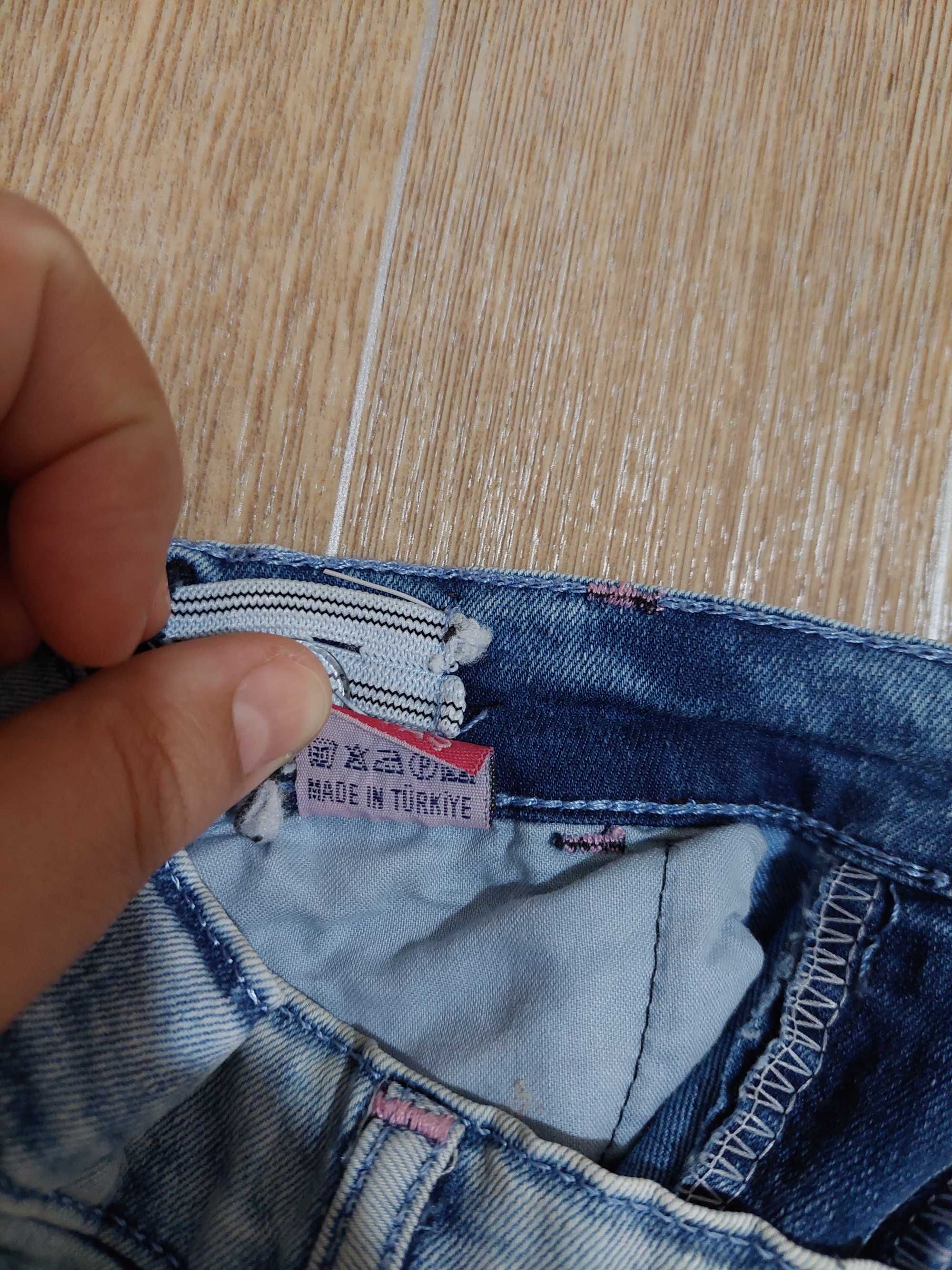 Продаются джинсовые шорты Турция на 4 года