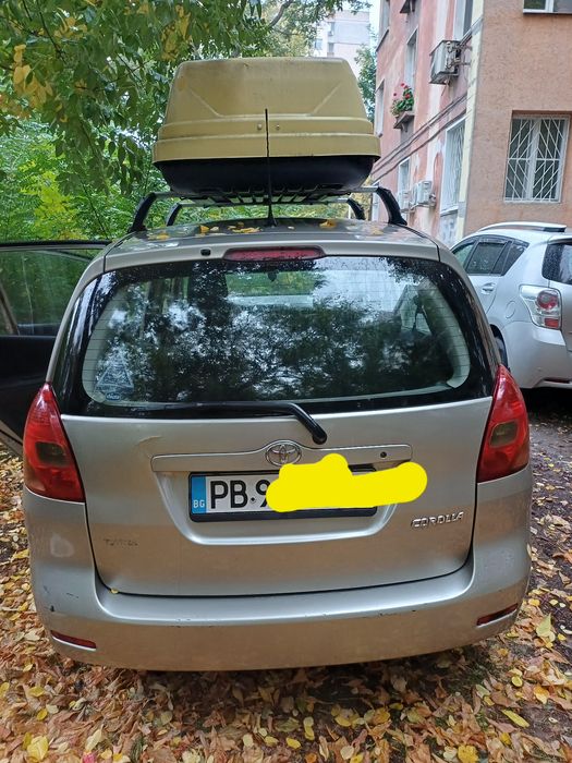 Продавам Тойота Корола Версо.