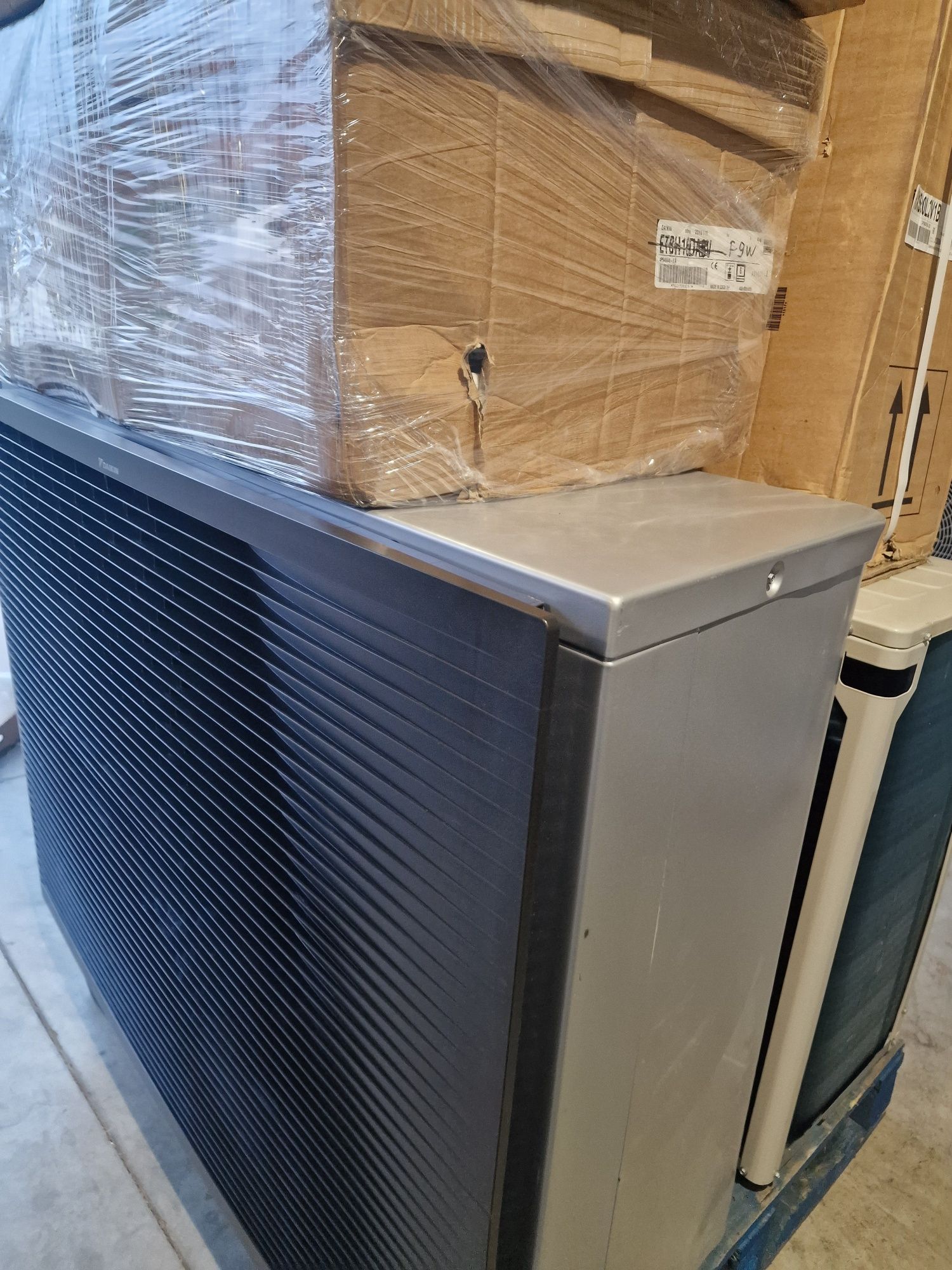 Daikin Altherma EPRA16 ETBH16 термопомпа  16kw