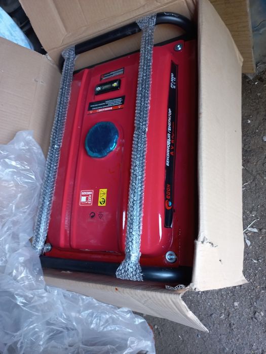 ППродам бензиновый генератор РТ 3000