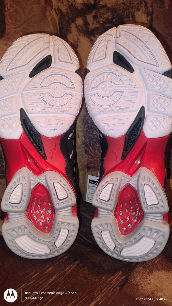 Маратонки  Mizuno