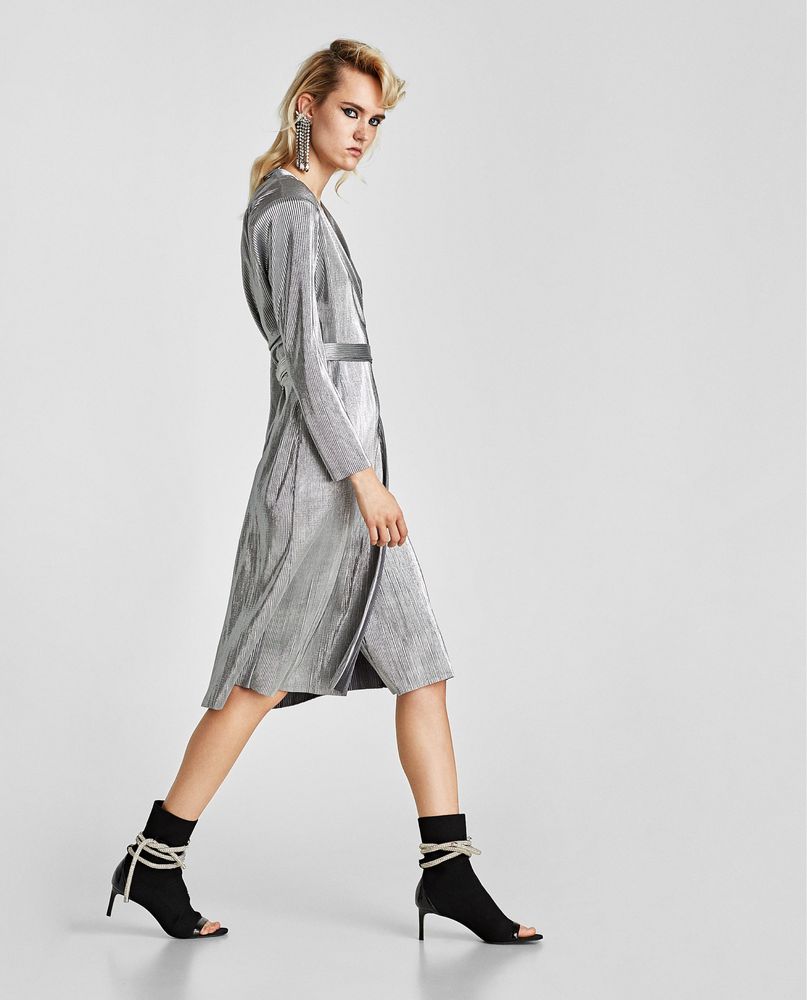 ZARA сребриста плисирана рокля