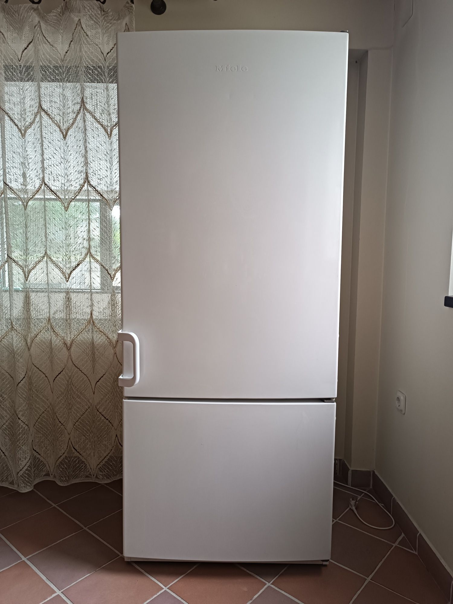 Хладилник  Miele