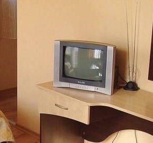 Продавам маси + телевизори Елит