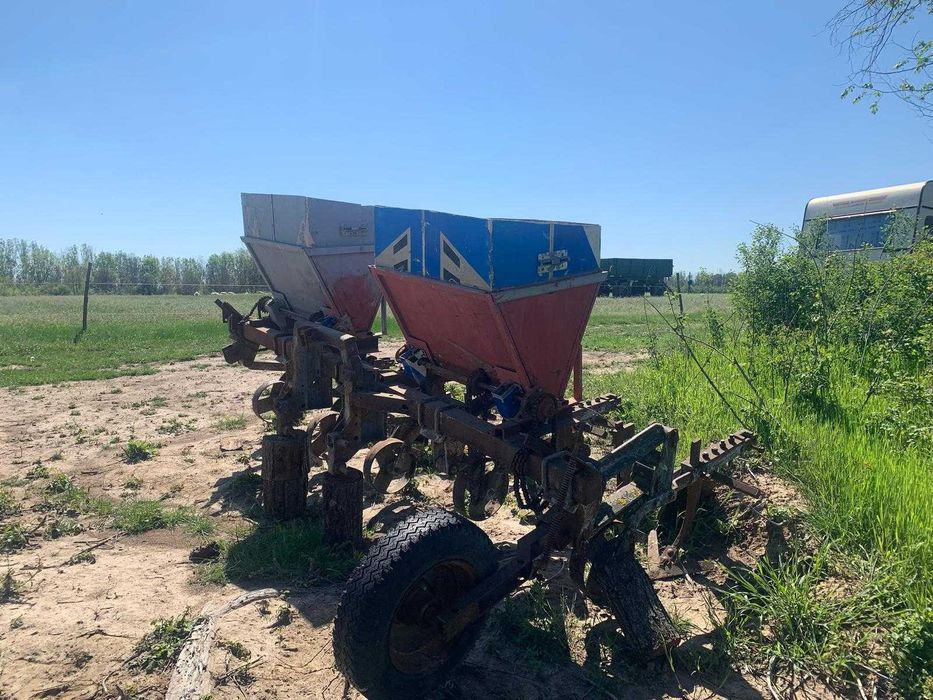 Vand cultivator 5 secții, 4 rânduri cu fertilizatoare