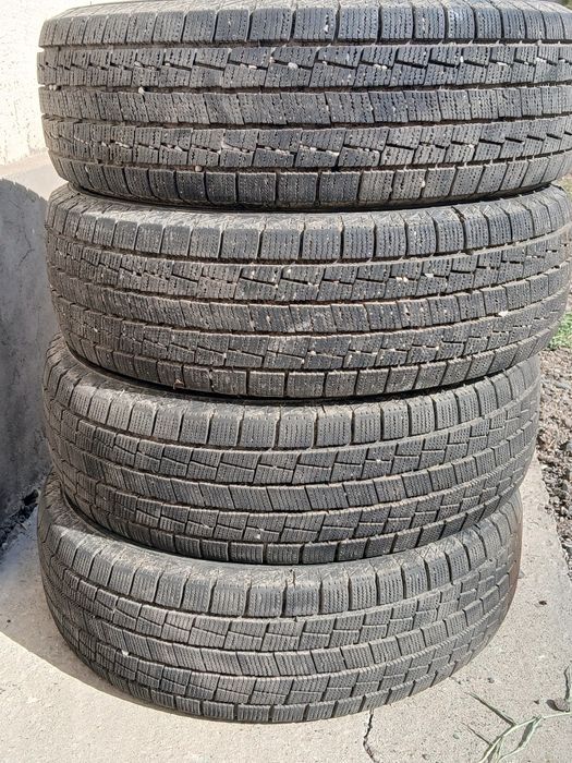 Срочно, продам комплект шин 185/65R/15., зима.