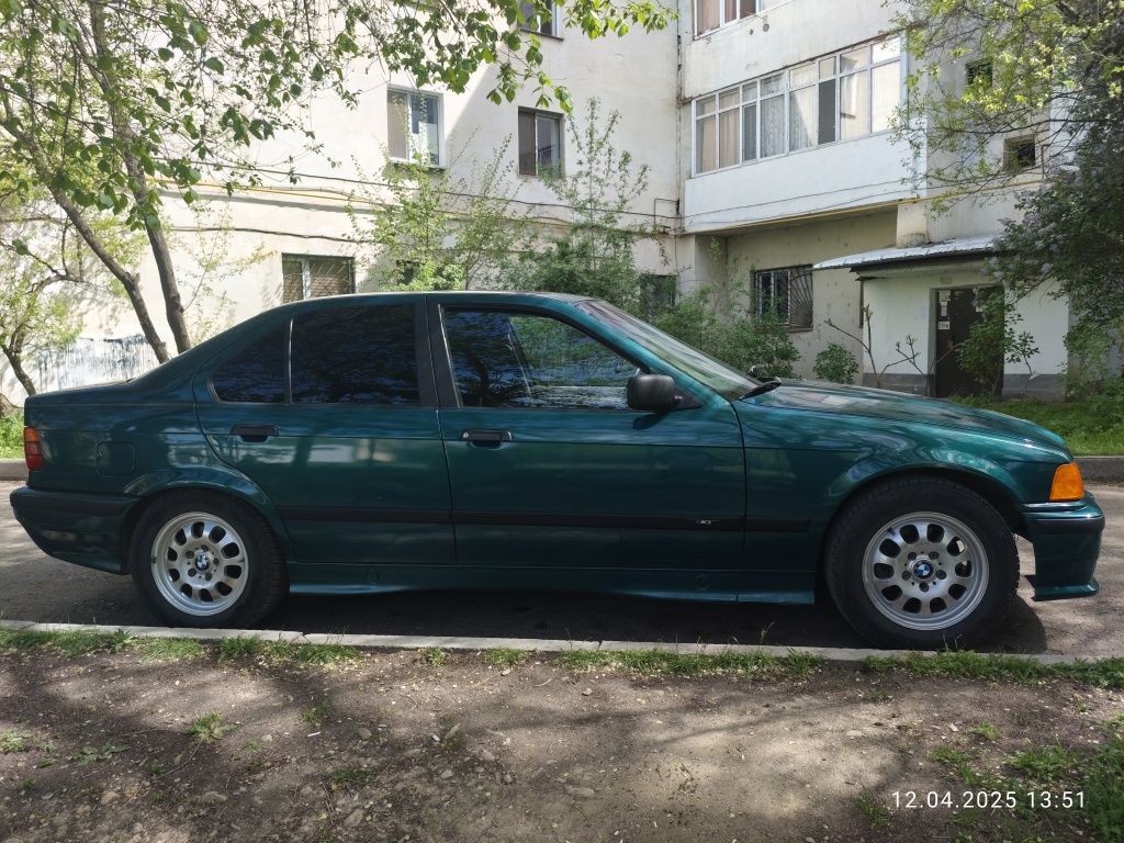 БМВ е36 все в порядке в хорошем состоянии