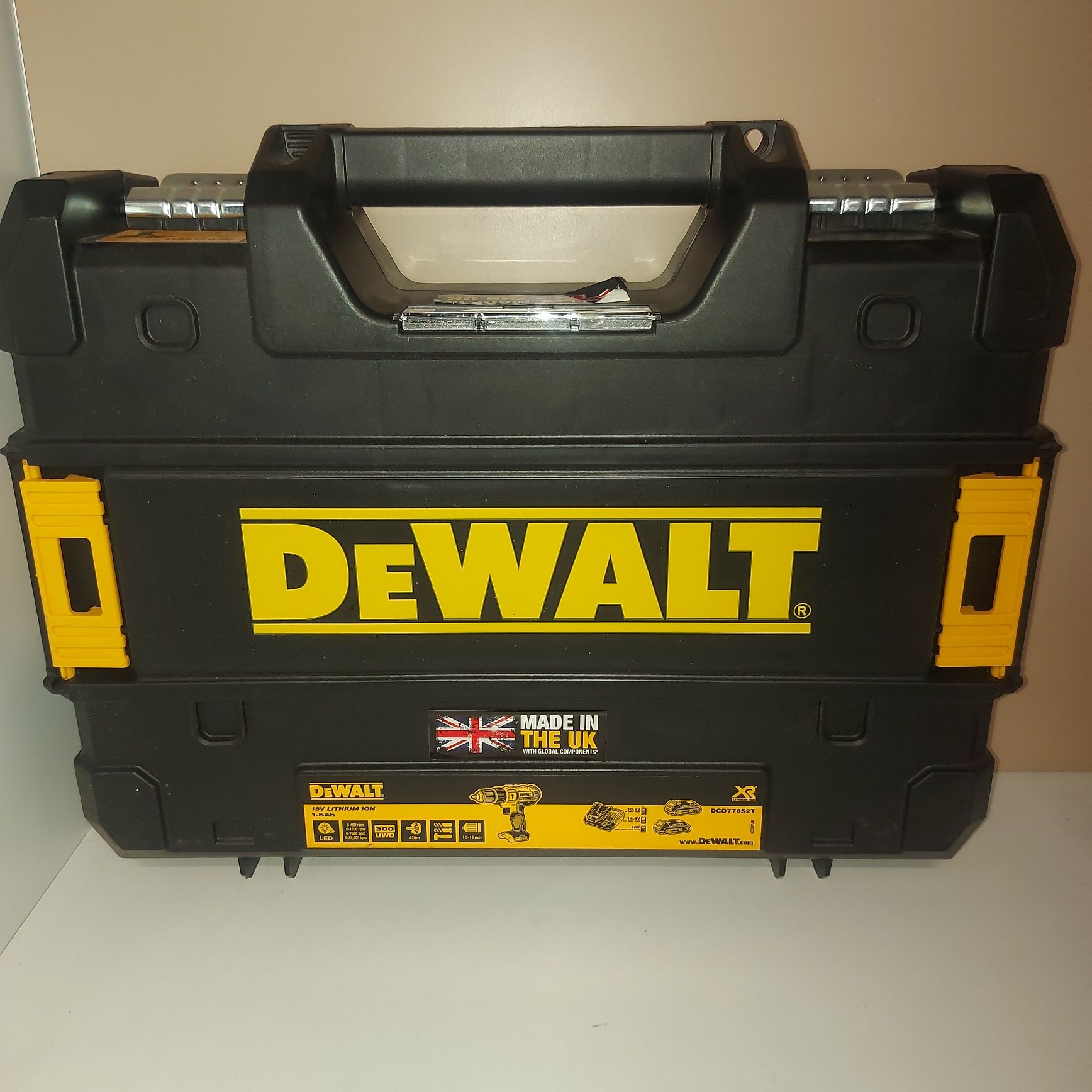 Нов празен куфар Dewalt TSTAK 1