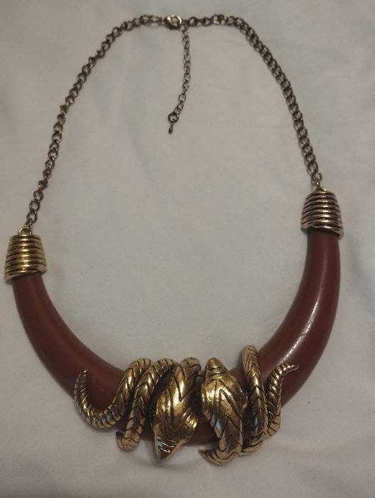 Атрактивни дамски колиета