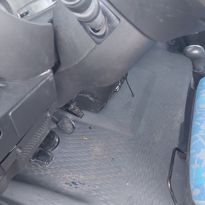 Iveco daily 35c13 basculabilă pe 3 parti doka 7 locuri motor 2,8