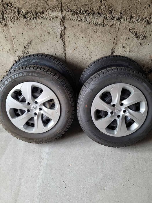 Зимни Гуми 225 / 65 17 с джанти Toyota