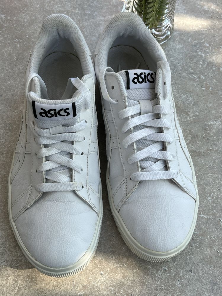 Adidasi    Asics