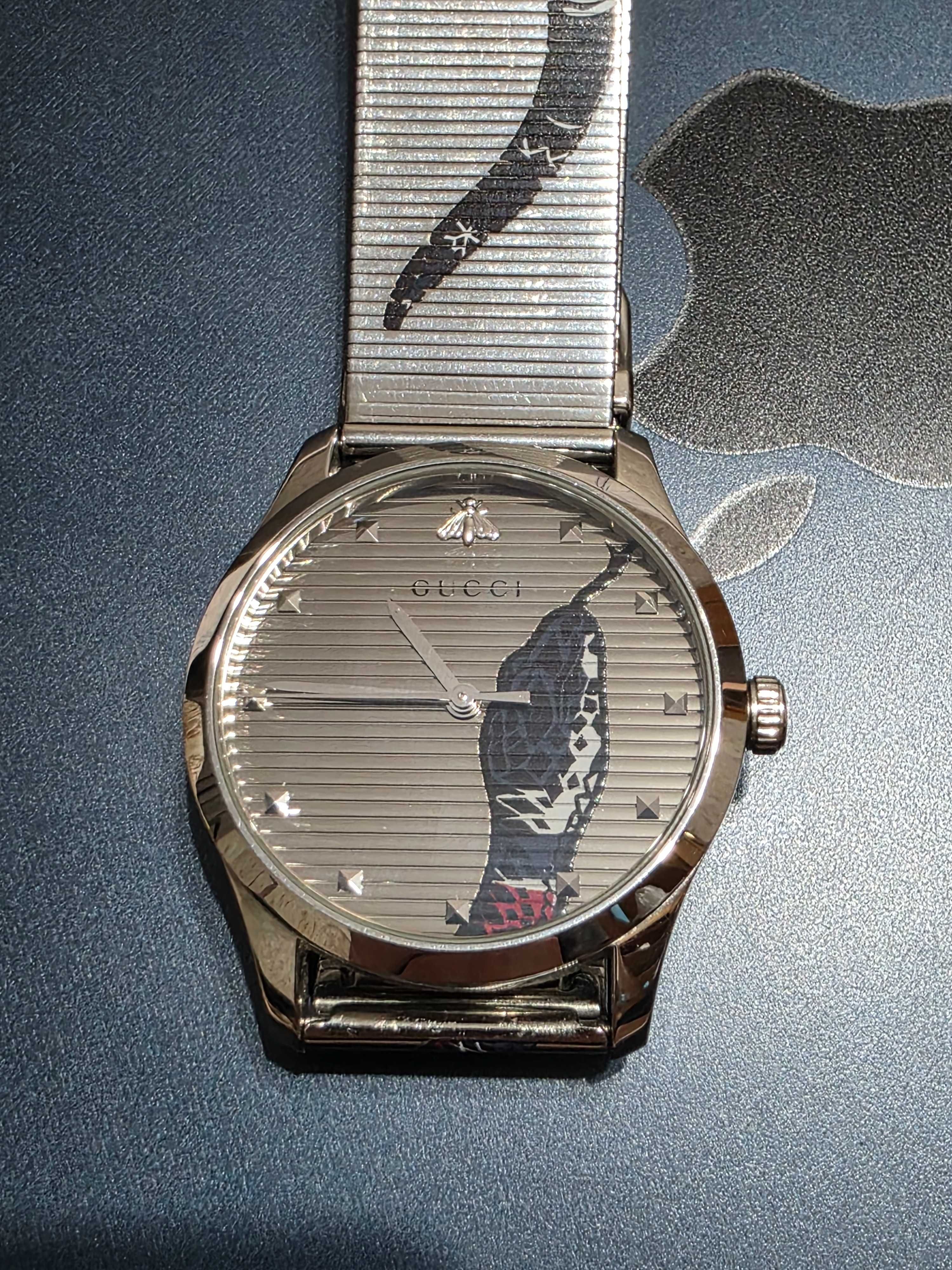 Часы Gucci G-Timeless (унисекс)